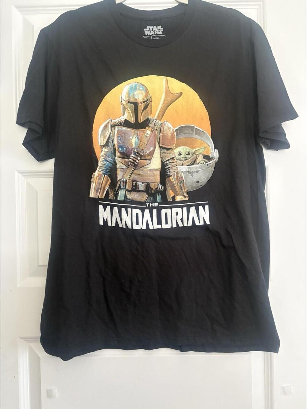 Star Wars THE MANDALORIAN T-shirt Men's Size L Short Sleeves